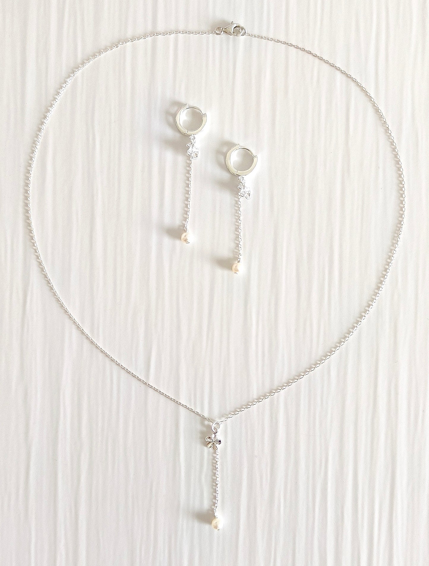 Frangipani mit Süßwasserperlen